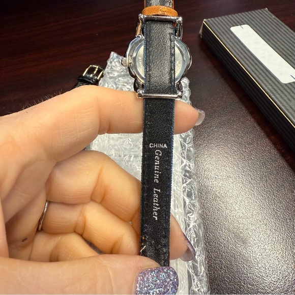 Avon “Weatern Style” Silver and Tan Heart-Shaped Watch Set extra band NWT 1995 - Picture 3 of 6